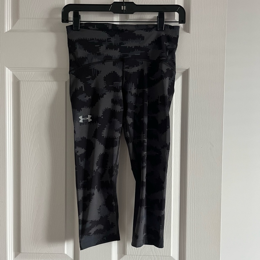 Under Armour Black Camo Compression Crop Leggings